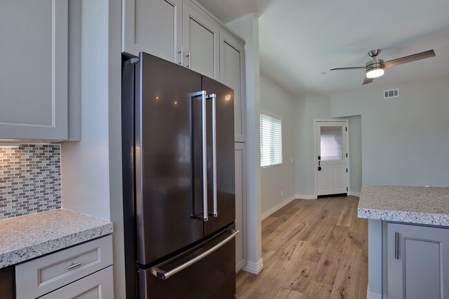 Building Photo - 309 34th St