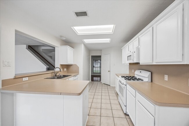 Building Photo - 5606 Cozy Terrace Ln