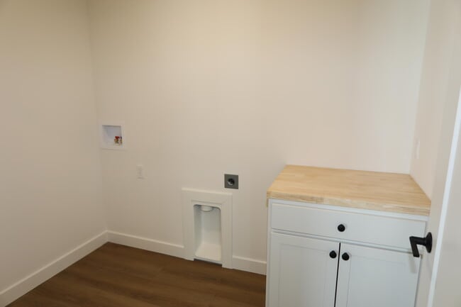 Building Photo - 4400 Royal County Rd