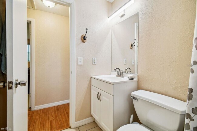 Building Photo - 2 br, 2 bath House - 4404 Hagen Avenue