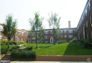 Building Photo - 209 16th St NE