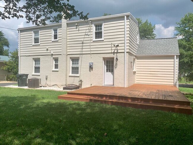 Building Photo - 903 Willow Lawn Dr