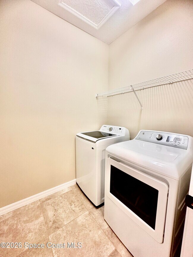 Building Photo - 8880 Napolo Dr