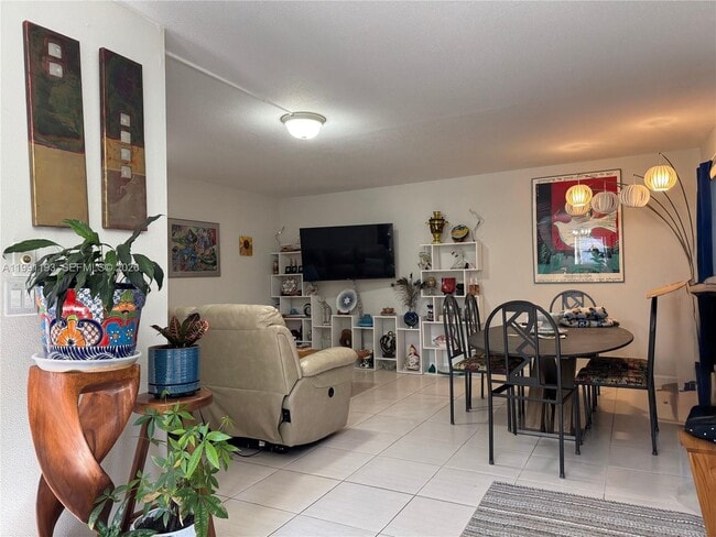 Building Photo - 629 North Dr