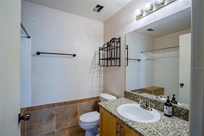 Building Photo - 2550 N Alafaya Trail