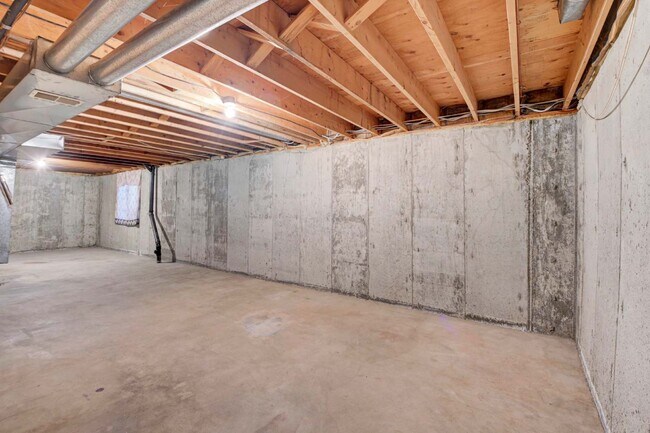 Building Photo - $2,025 - 2 Bed, 2.5 Bath Unit in Lakewood with In-Unit Laundry!