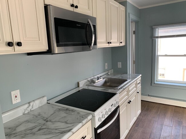 Building Photo - 420 Emmet St