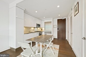 Building Photo - 45 Sutton Square SW