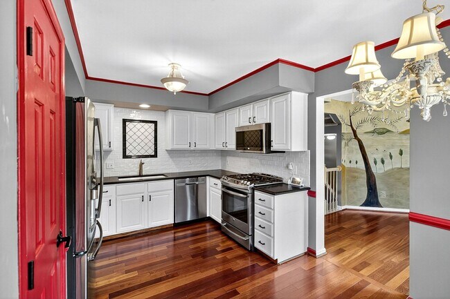 Building Photo - Charming Limestone Hills West Townhome - C...
