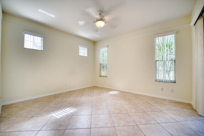 Building Photo - 2 Bedroom Plus Den/Office Home - Relaxing Pond View and Pet Friendly