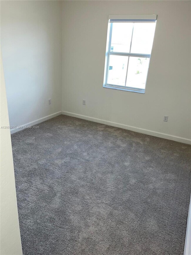 Building Photo - 2679 SE 25th Ter