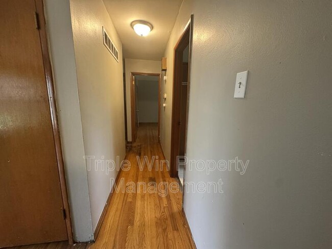 Building Photo - 10440 Gardo Ct