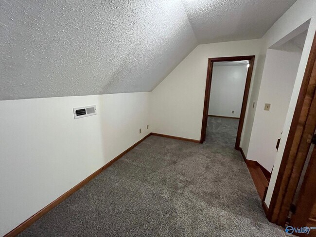 Building Photo - 2122 Indian Hills Rd SE