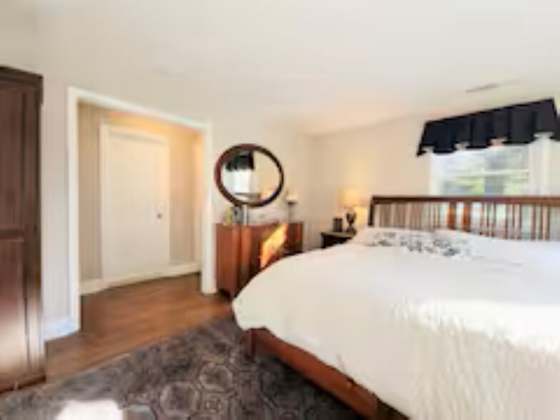 Building Photo - 9605 Singleton Dr