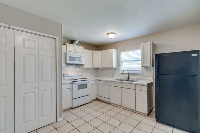 Building Photo - 3 Bed/2 Bath Hidden Treasure in Garland