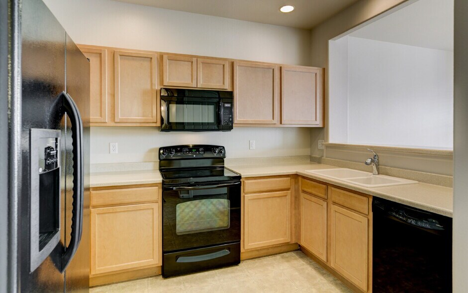 Building Photo - Comfortable 3-Bedroom Townhome in Cross Cr...
