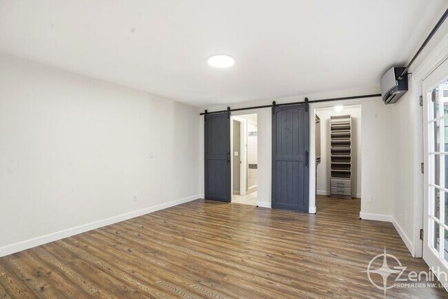 Building Photo - 13902 NE Piper Rd