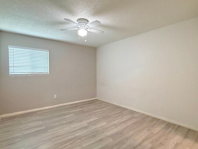 Building Photo - 6506 Briar Glade Dr