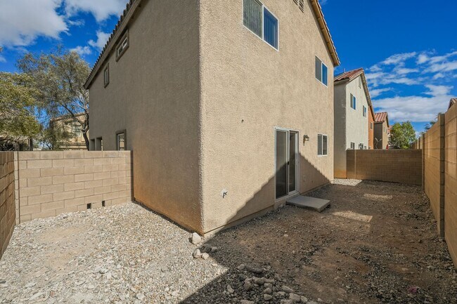 Building Photo - This Stunning 3 Bed, 2 ½ Bath Home Is A Ra...