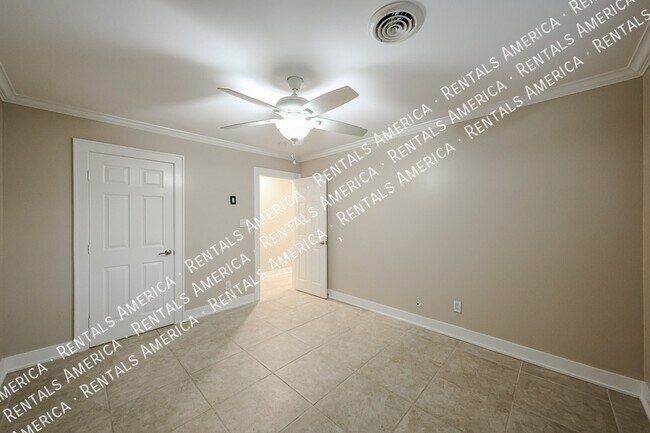 Building Photo - 1424 N Gene Ave