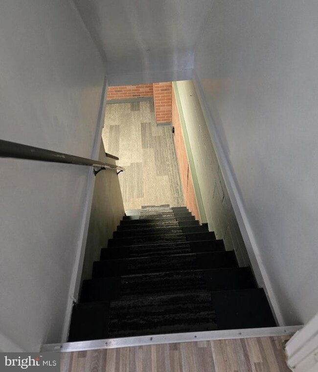 Building Photo - 7801 Hillsway Ave