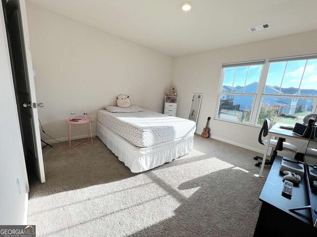 Building Photo - 517 Starbuck Parkway