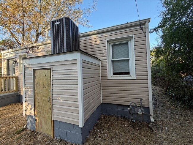 Building Photo - Great renovated 2 bedroom house in Richmond