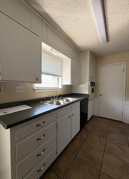 Building Photo - 2309 Whitney Dr