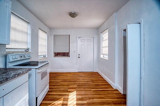 Building Photo - 3438 SW 2nd St