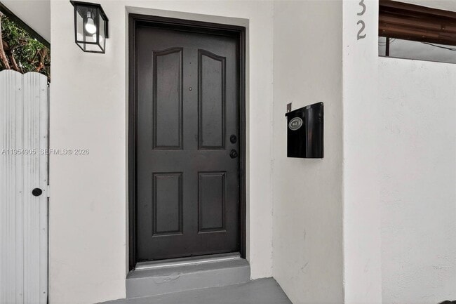 Building Photo - 1632 SW 19th Ter