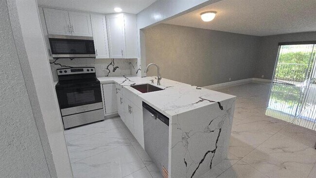 Building Photo - 3000 Riverside Dr