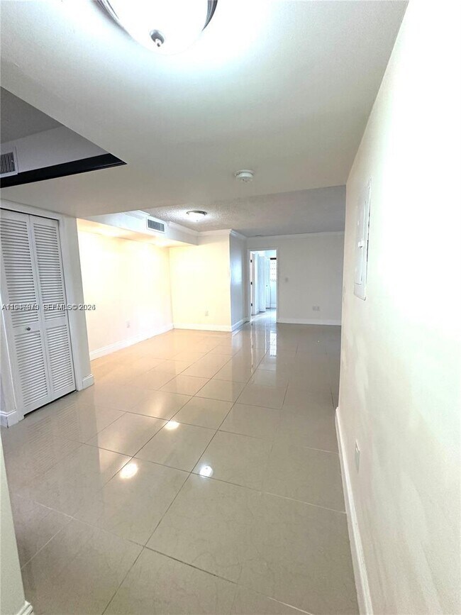 Building Photo - 919 NE 199th St