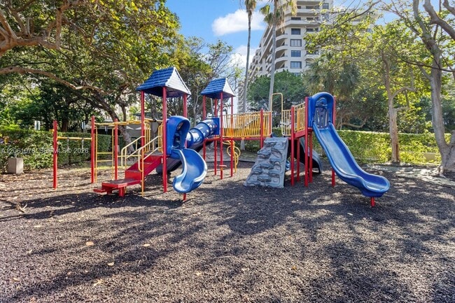 Building Photo - 151 Crandon Blvd