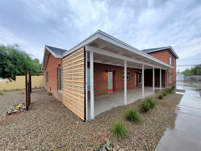 Building Photo - 1538 W McDowell Rd
