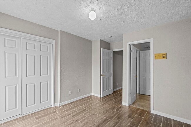 Building Photo - Beautiful 2 Bed, 2 Bath Townhome