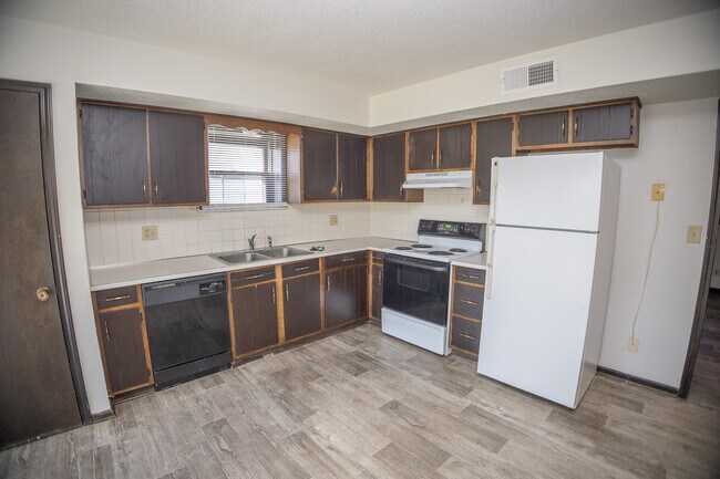 Building Photo - 493-495 Perrey Dr