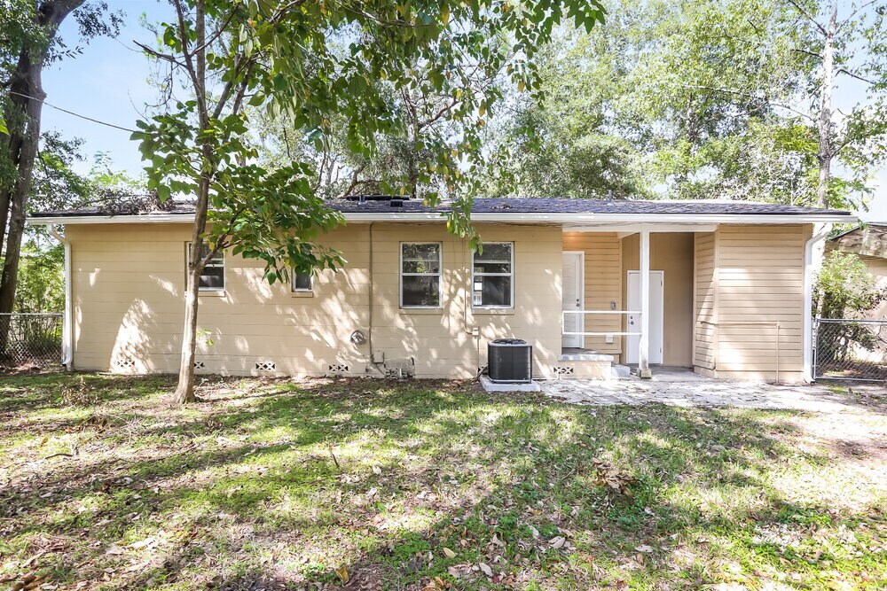 Building Photo - 2434 Quail Ave