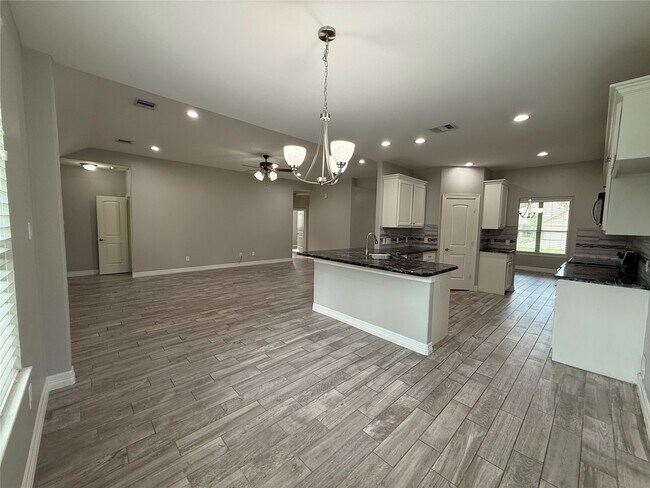 Building Photo - 1555 Primrose St