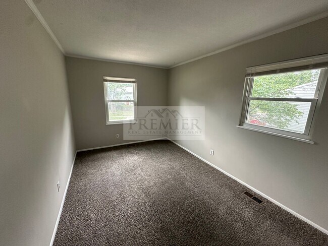 Building Photo - 730 N Aztec Dr