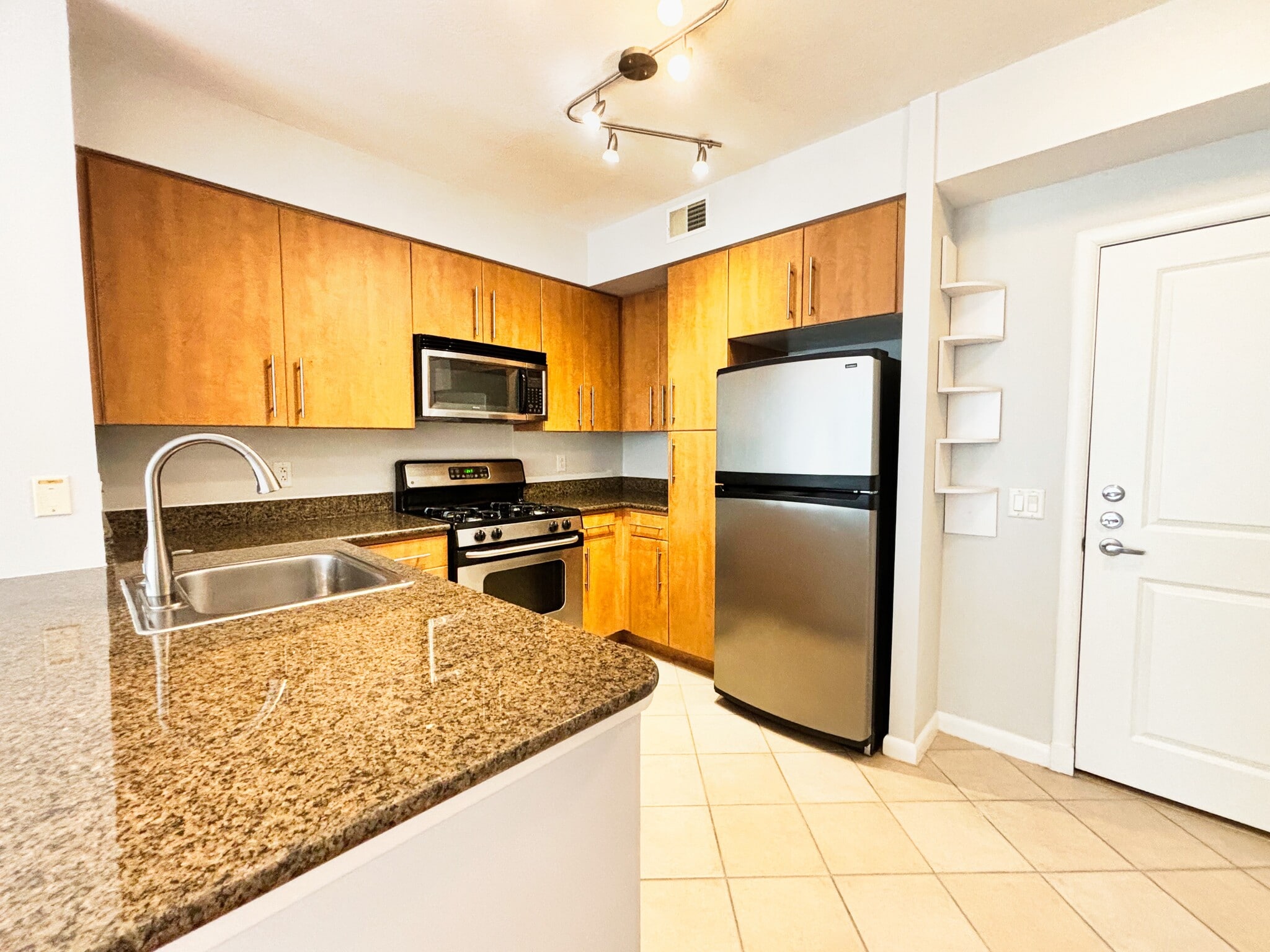 Building Photo - 1021 N Garfield St