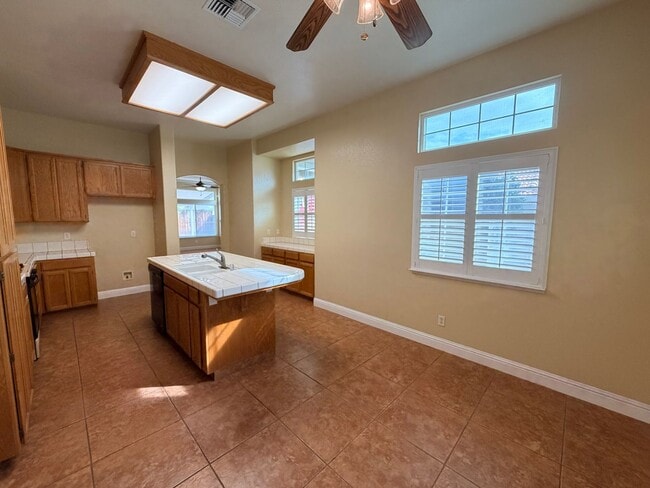 Building Photo - 710 Foothill St