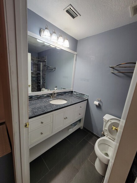 Building Photo - 2038 Blackston Ave