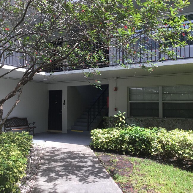 Building Photo - 4007 N Cypress Dr