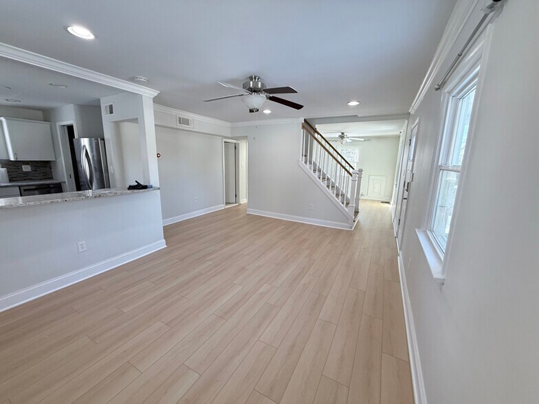 Building Photo - 6021 Park Pl