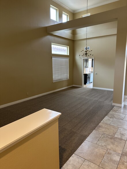 Building Photo - 15400 Zaharias St