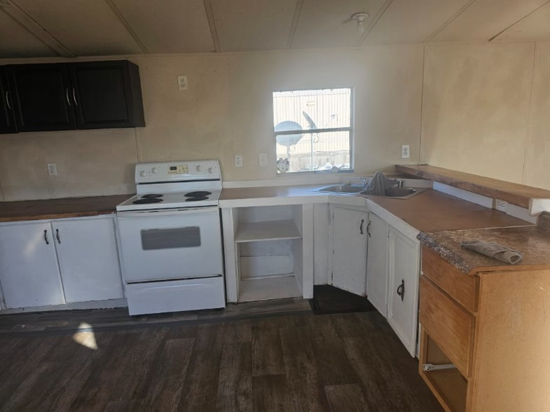 Building Photo - 1801 S Business 45