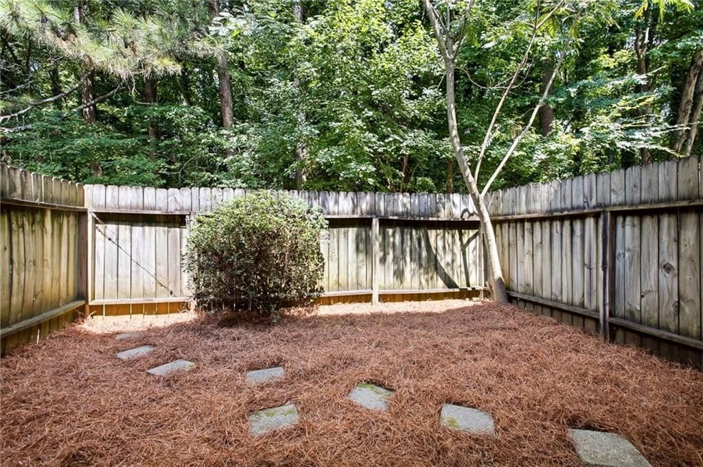 Building Photo - 2183 Surrey Ct