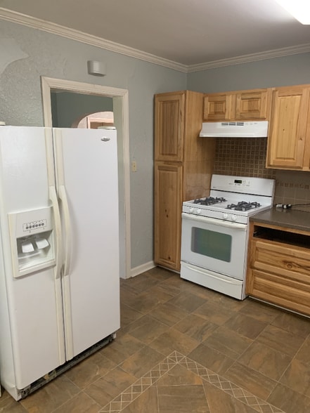 Building Photo - 2058 S Johnstone Ave