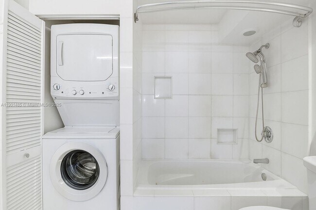 Building Photo - 345 Ocean Dr