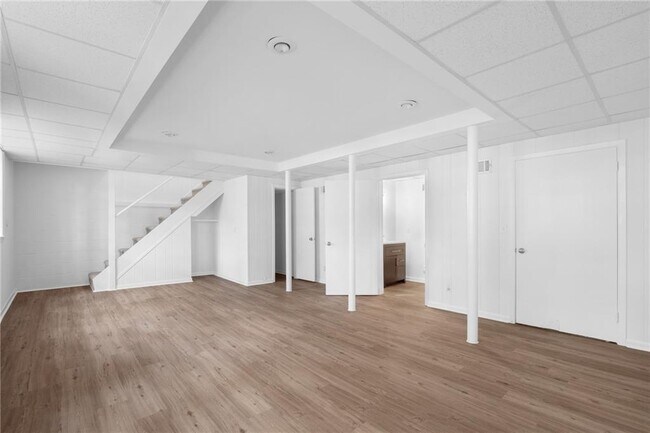 Building Photo - 2397 Sunset Dr NE